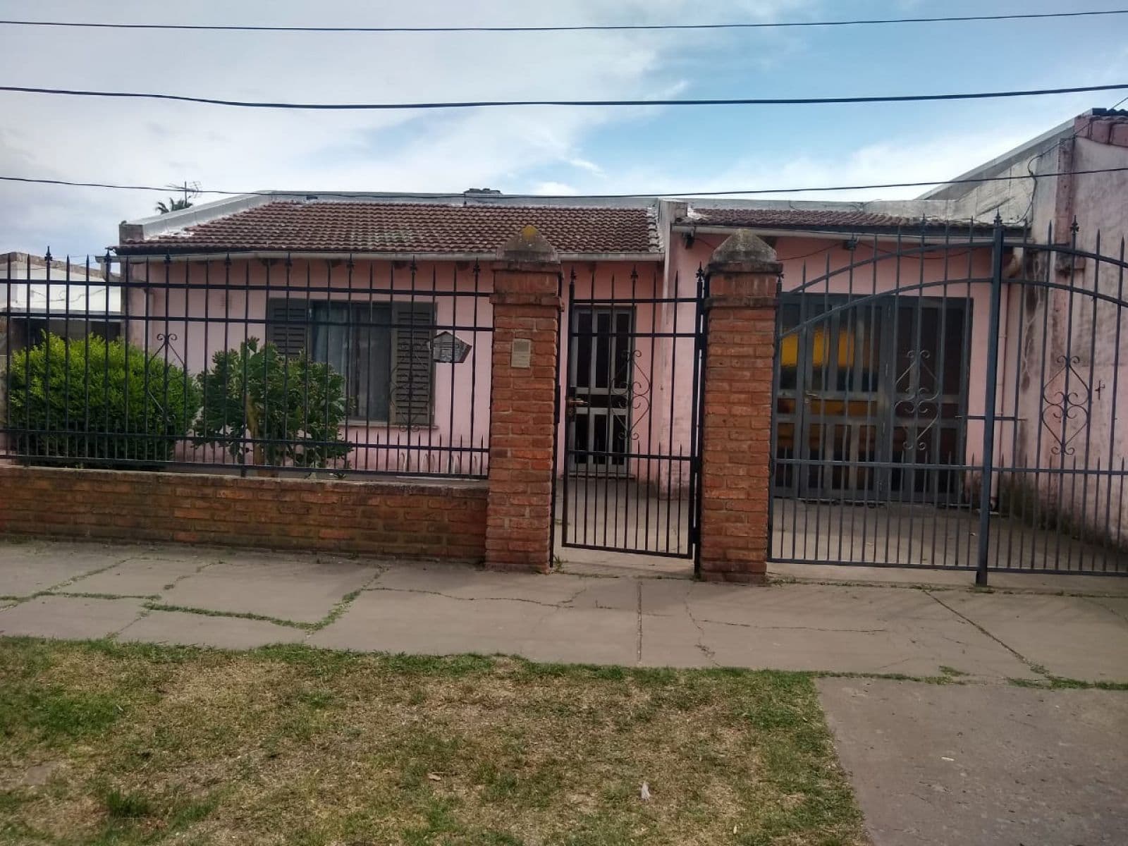 VENTA CASA 3 DORMITORIOS en PEREZ - 1