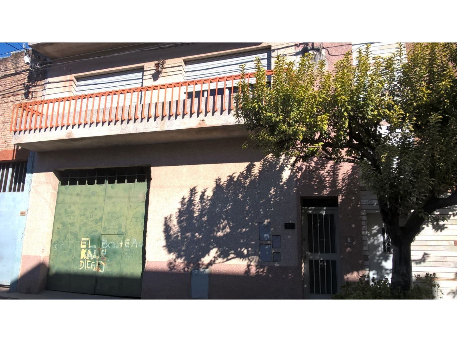 CASA 3 DORMITORIOS CON GALPON - 1