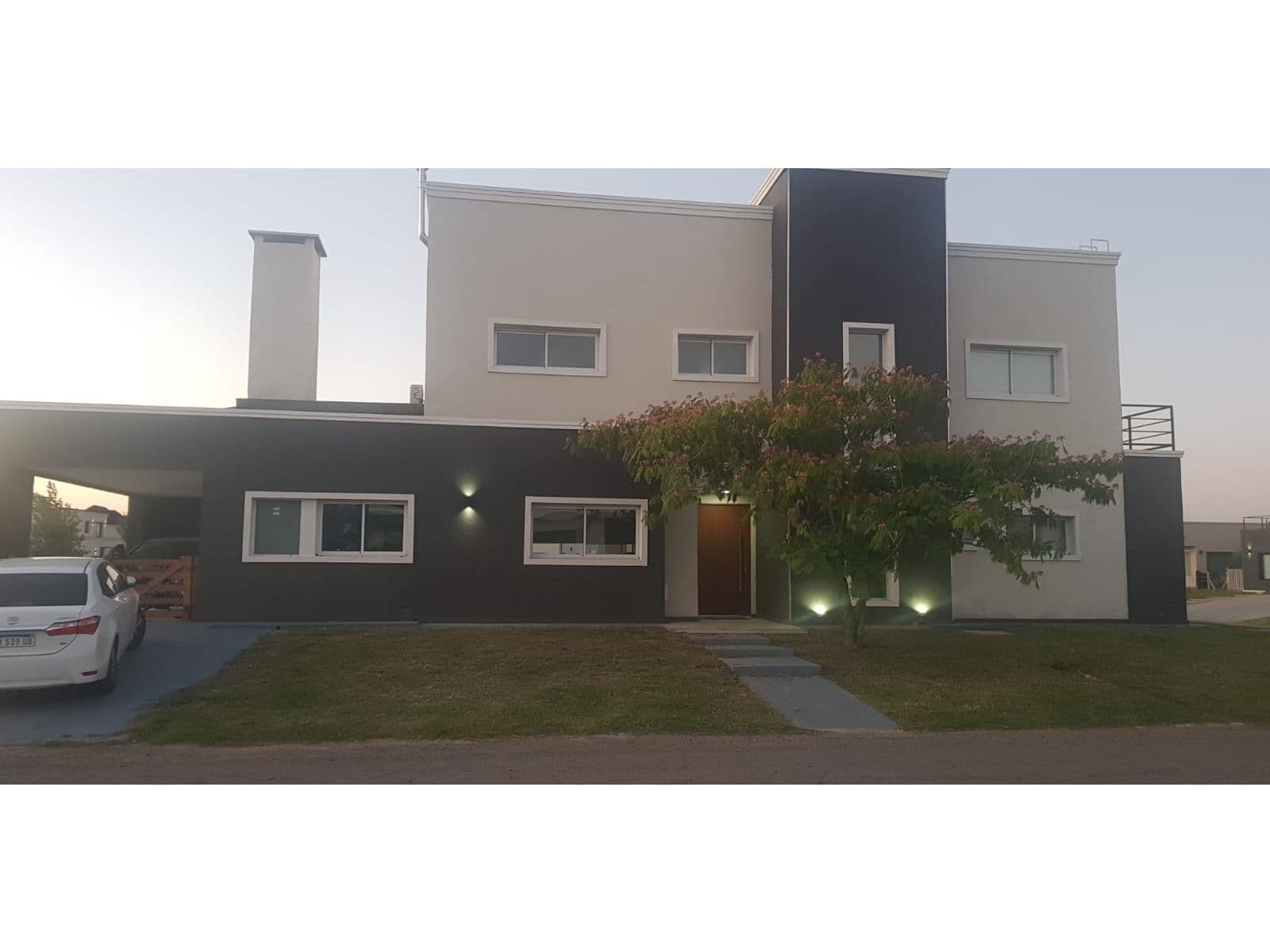 Venta Casa 5 ambientes en Barrio Cruz del Sur San Vicente - 1