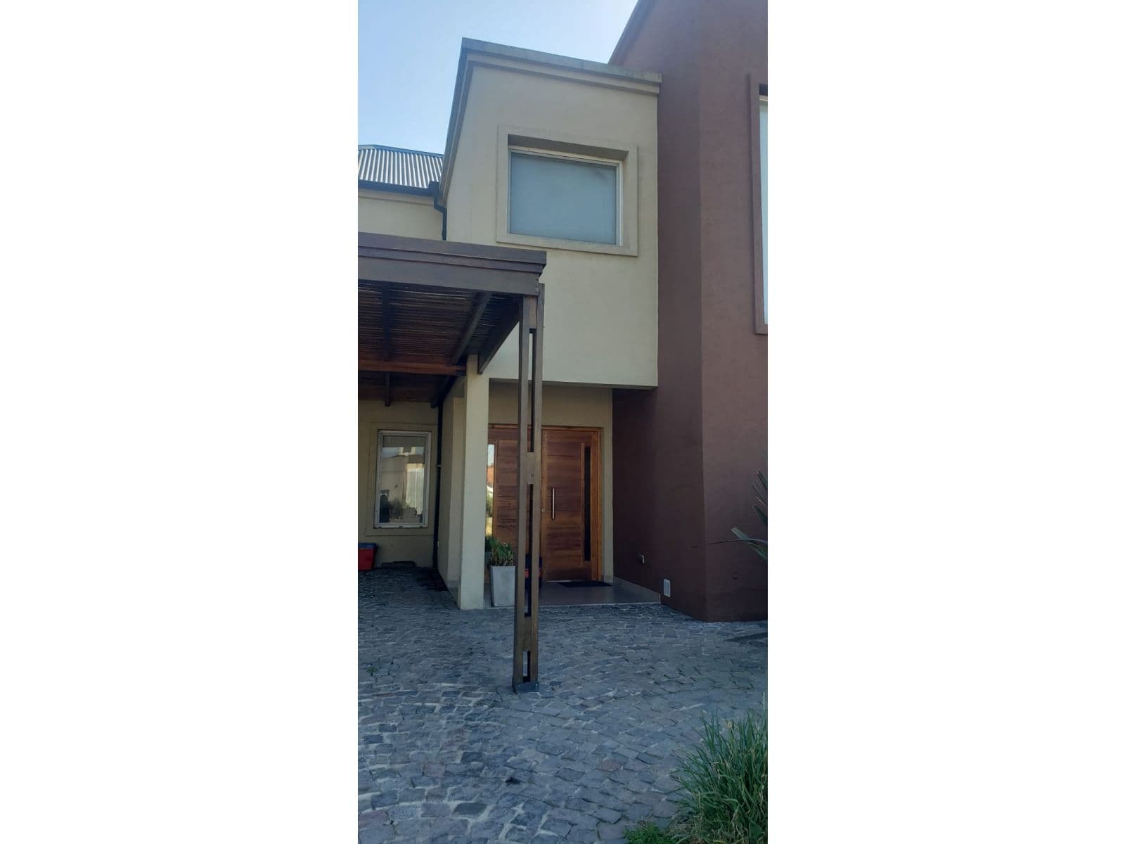 HERMOSA CASA EN VENTA - 6 Ambientes CON PARQUE Y PILETA en BARRIO San Alfonso -Pilar - 1