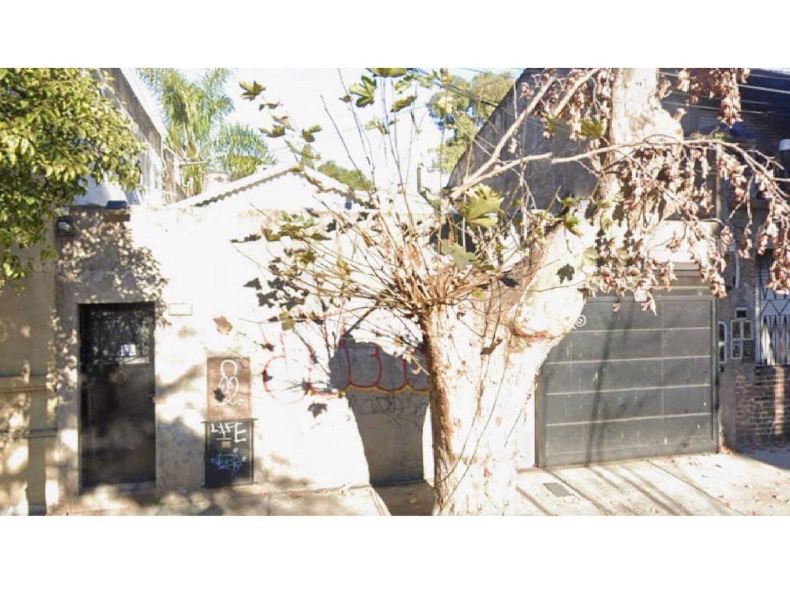 VENTA CASA Y COCHERAS - 1